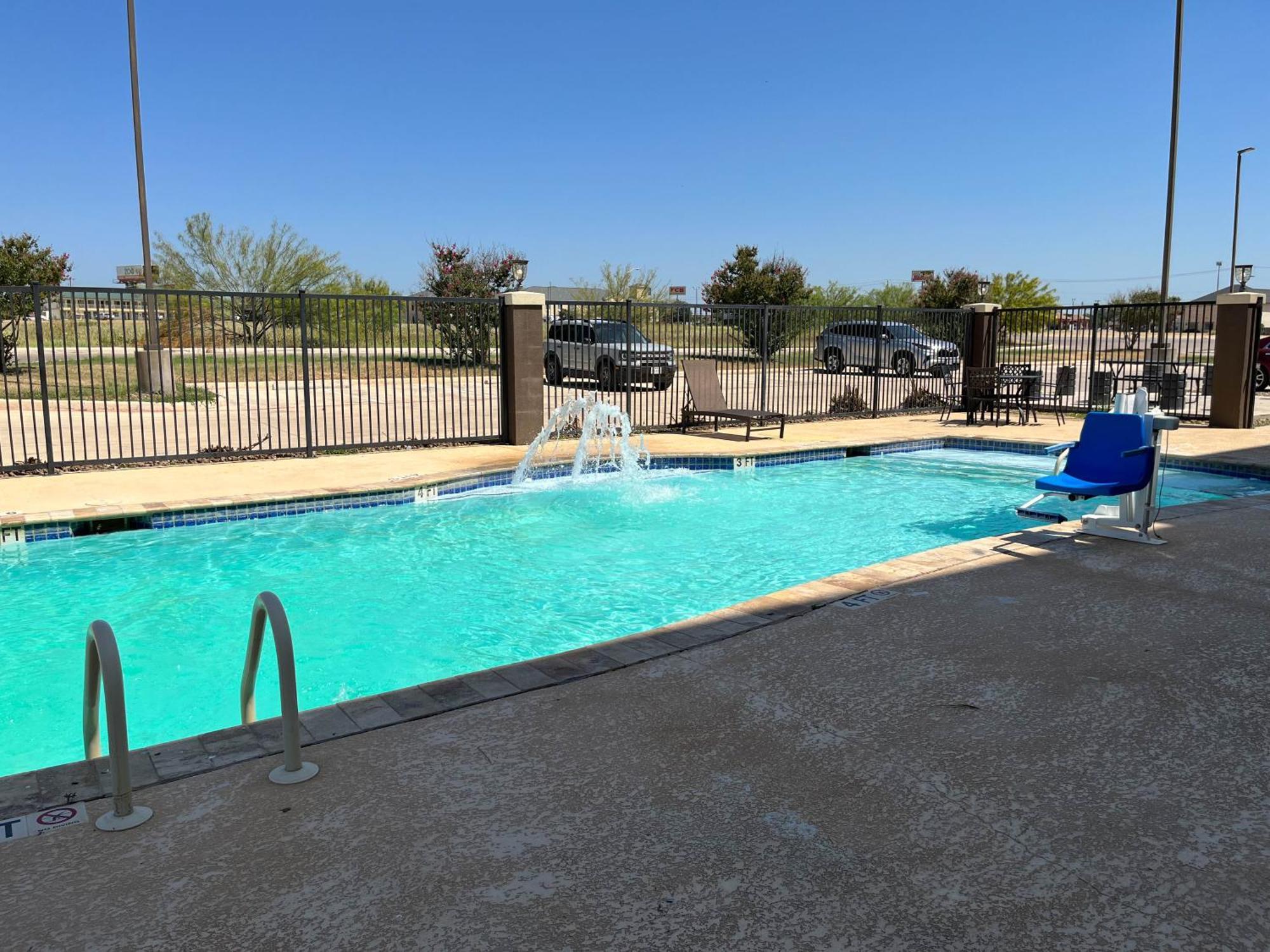 Quality Inn & Suites Pearsall Kültér fotó